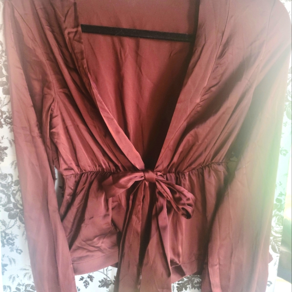 Silky Low Cut Tie Front Top Size Xs- Shein